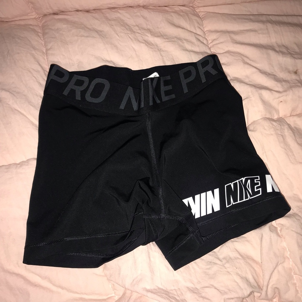 Women’s Nike Pro Shorts Size Medium